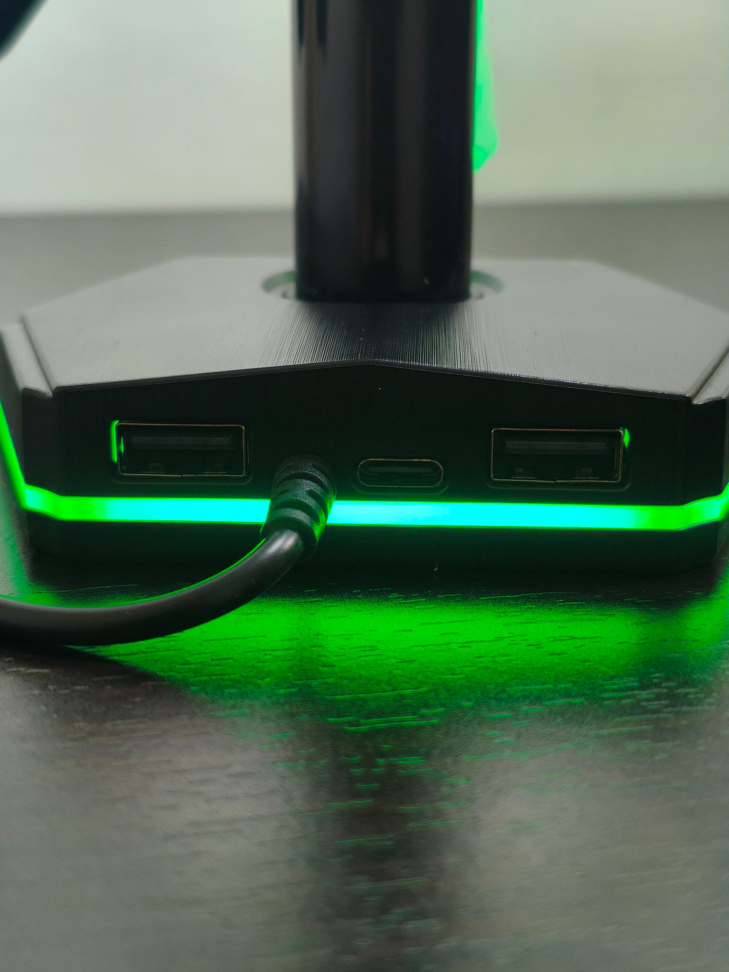 Soporte RGB + Hub para Audifonos y Controles